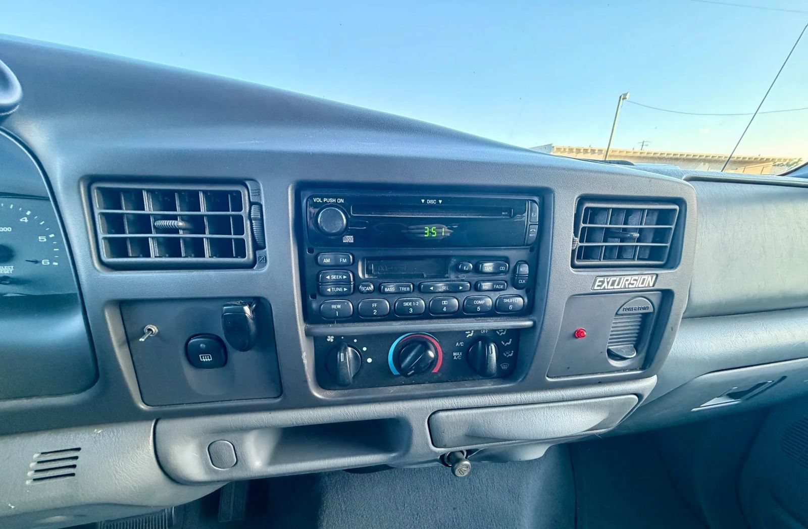 Used 2003 Ford Excursion XLT RWD image 25