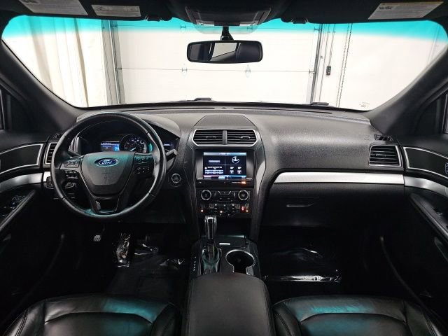 Used 2016 Ford Explorer XLT w/ Equipment Group 202A image 30
