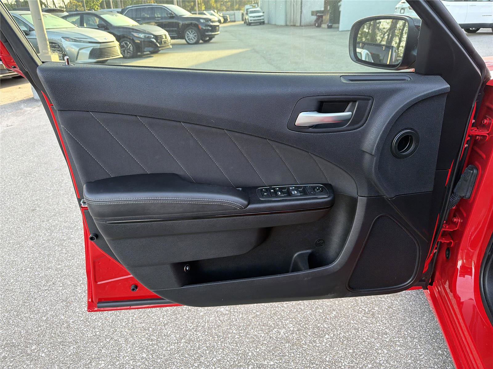 Used 2019 Dodge Charger SXT w/ Blacktop Package image 9