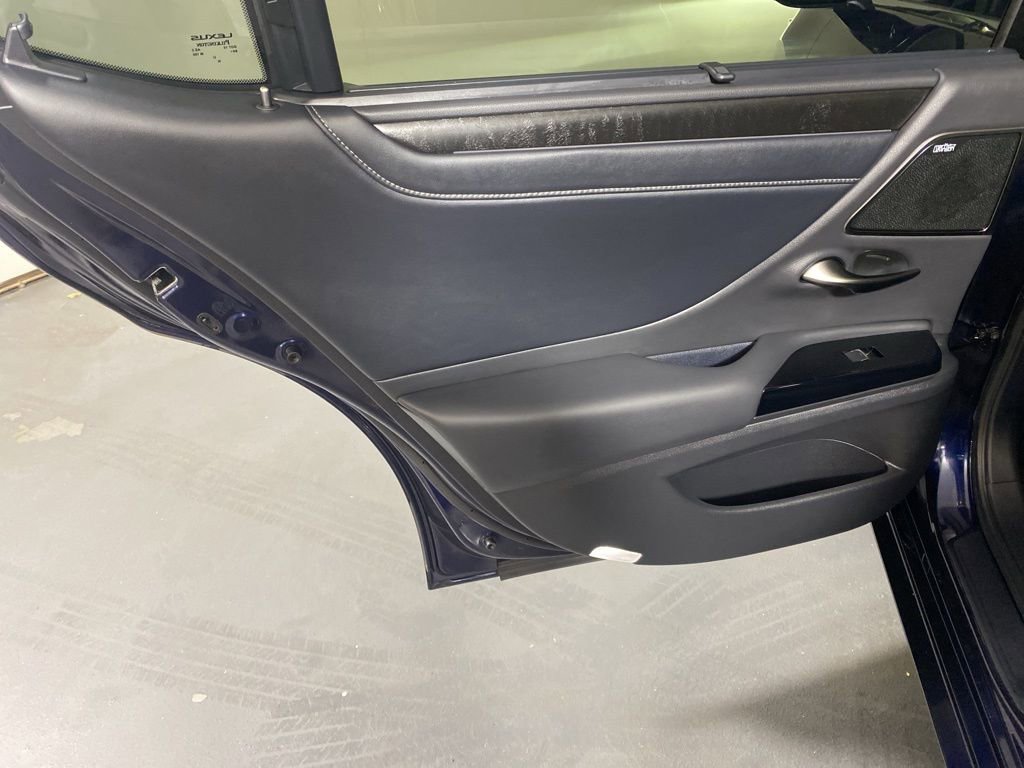 Certified 2025 Lexus ES 300h Ultra Luxury image 26