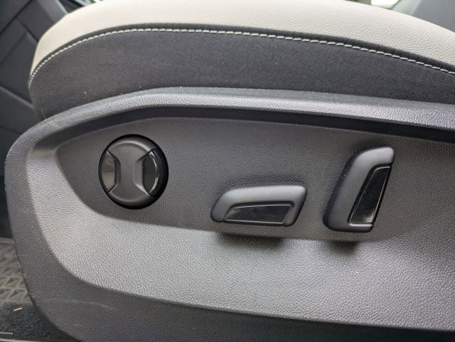 Certified 2025 Volkswagen Taos SE AWD/4WD image 20
