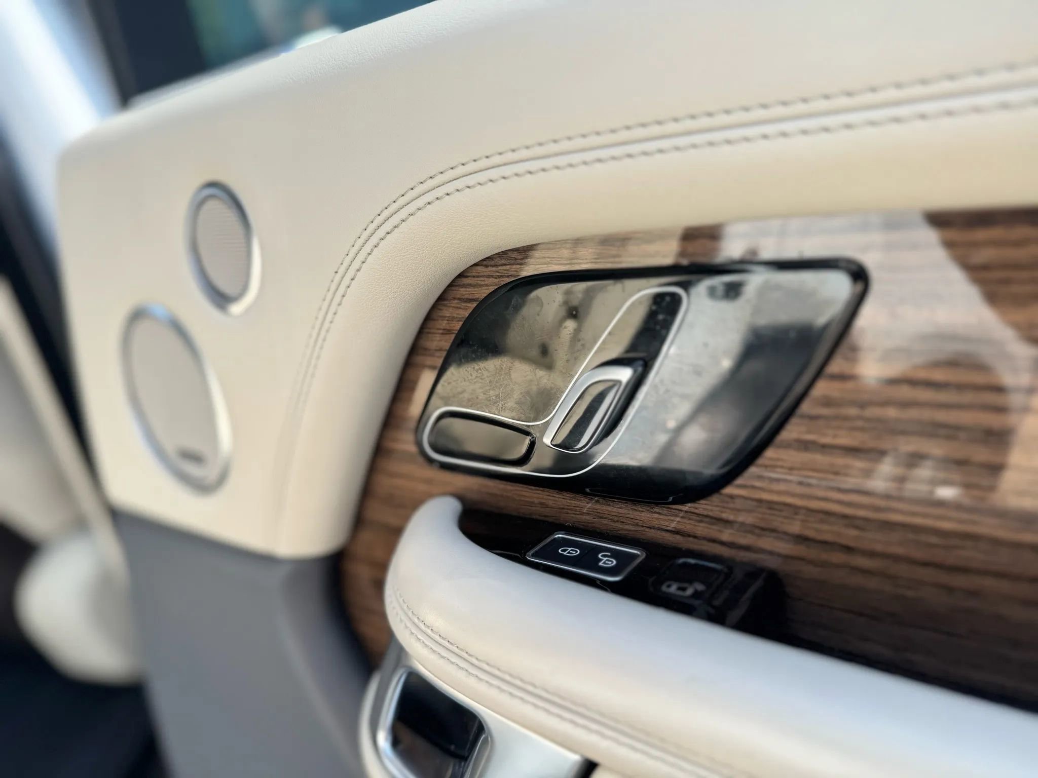 Used 2019 Land Rover Range Rover HSE image 18