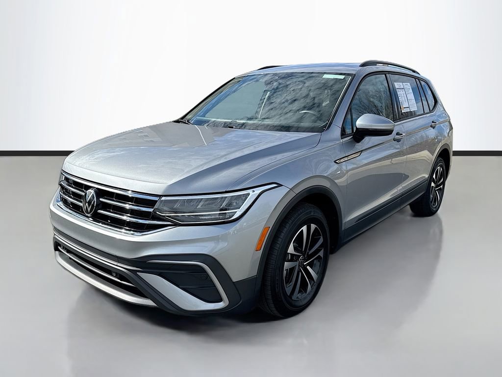 Used 2024 Volkswagen Tiguan S image 3