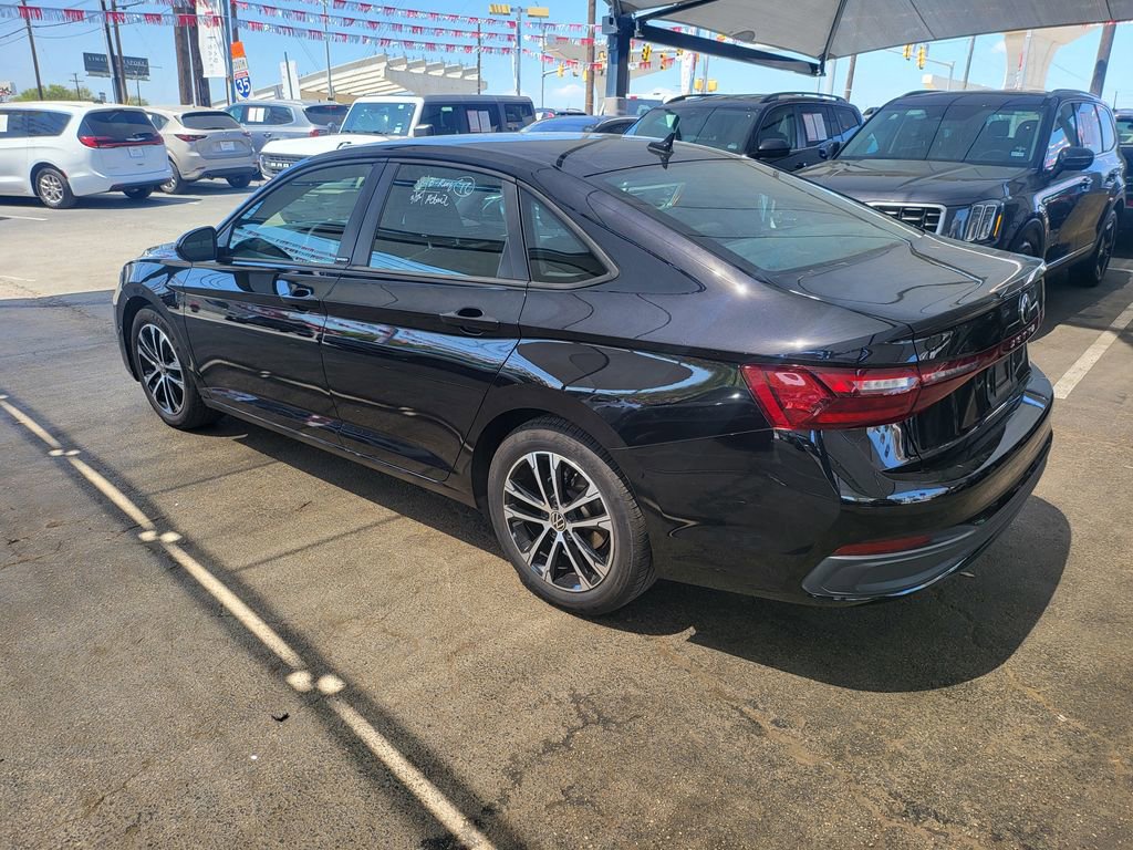 Used 2025 Volkswagen Jetta Sport image 5