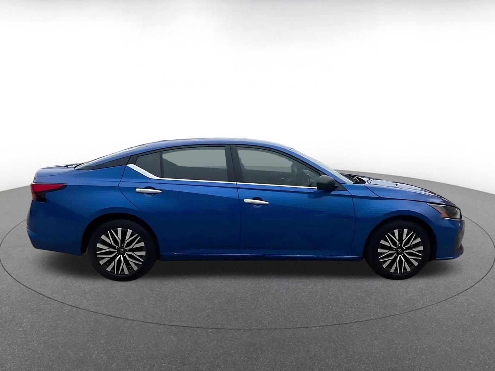 Used 2025 Nissan Altima 2.5 SV FWD image 16