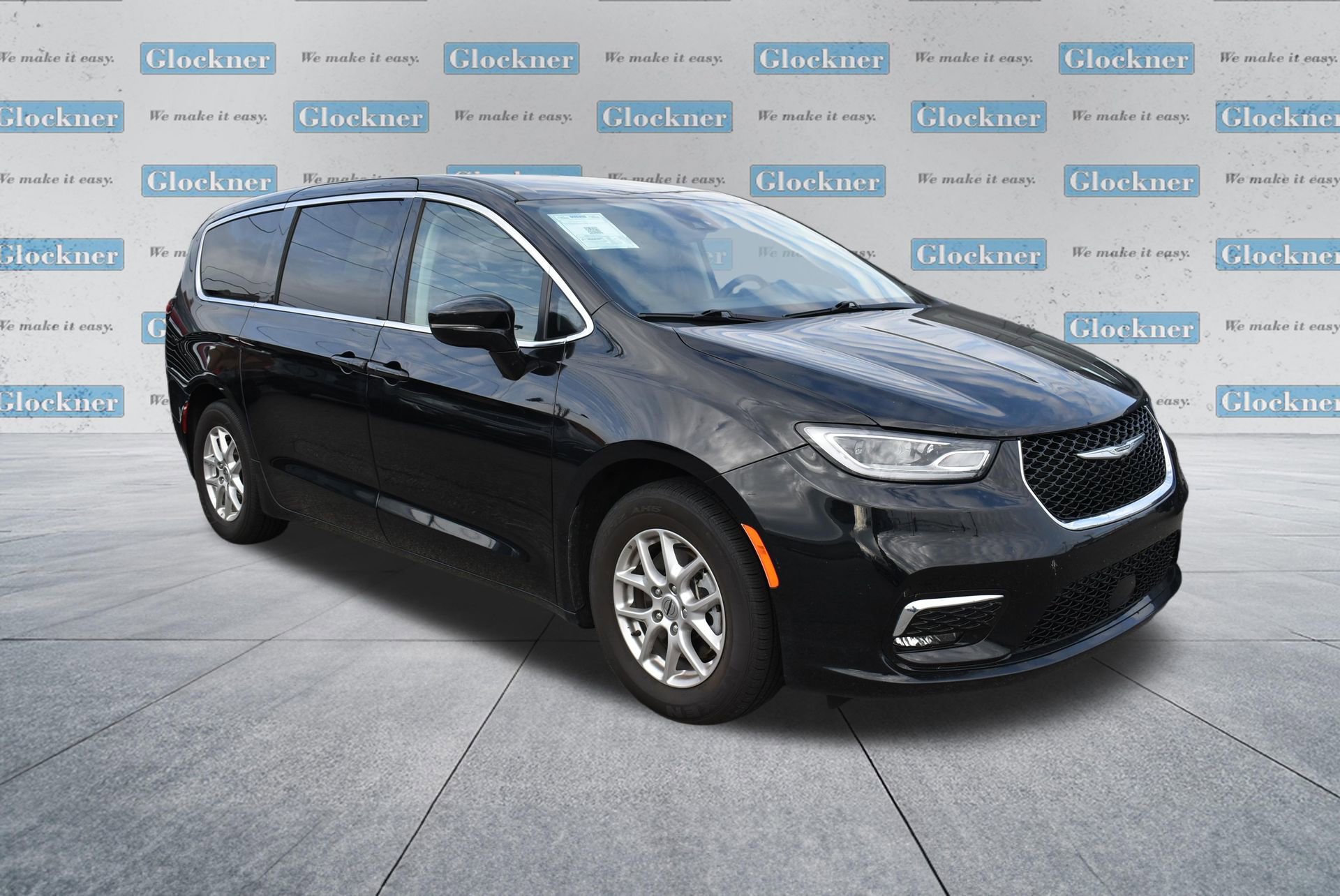Used 2024 Chrysler Pacifica Touring-L image 3