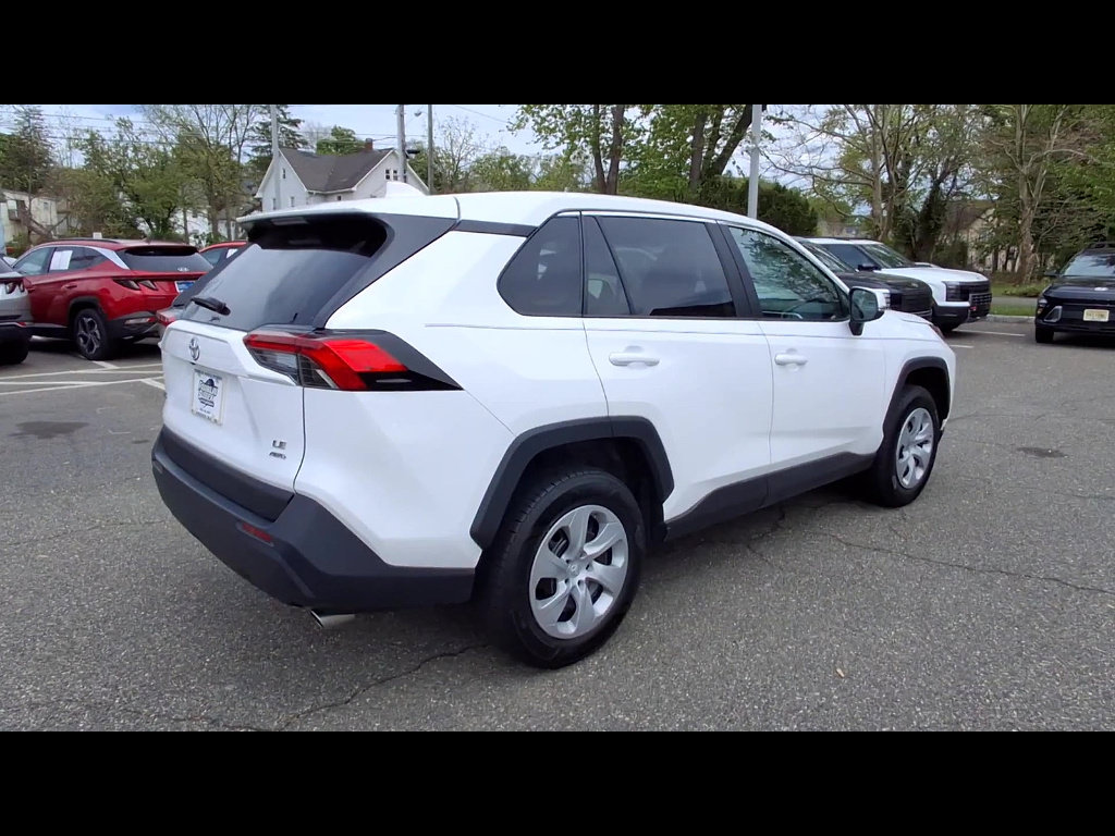 Used 2024 Toyota RAV4 LE AWD/4WD image 8