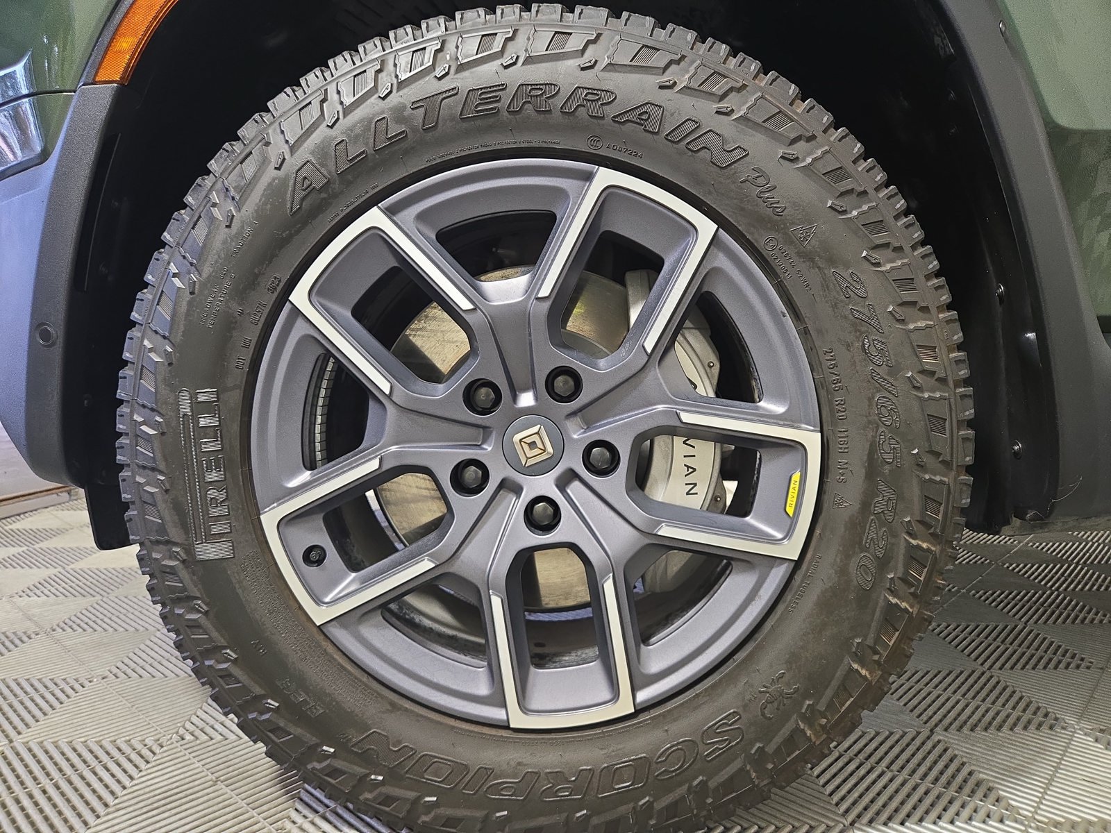 Used 2024 Rivian R1T Adventure Dual AWD/4WD image 9
