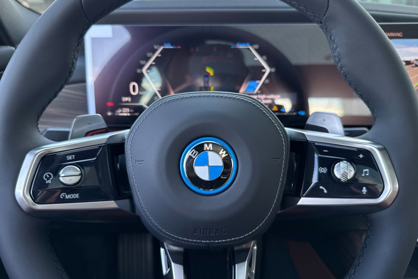 New 2026 BMW 750e xDrive image 17