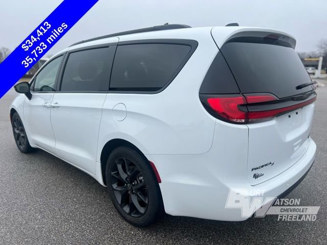 Used 2025 Chrysler Pacifica Limited image 4