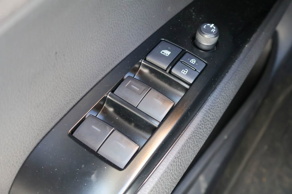 Used 2025 Toyota Camry LE w/ Convenience Package image 16