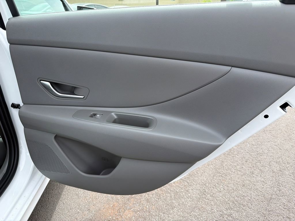 New 2026 Hyundai Elantra SE FWD image 17