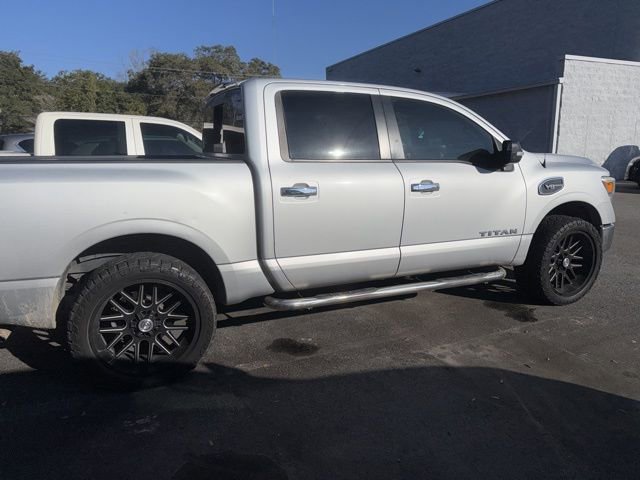 Used 2017 Nissan Titan SV image 8