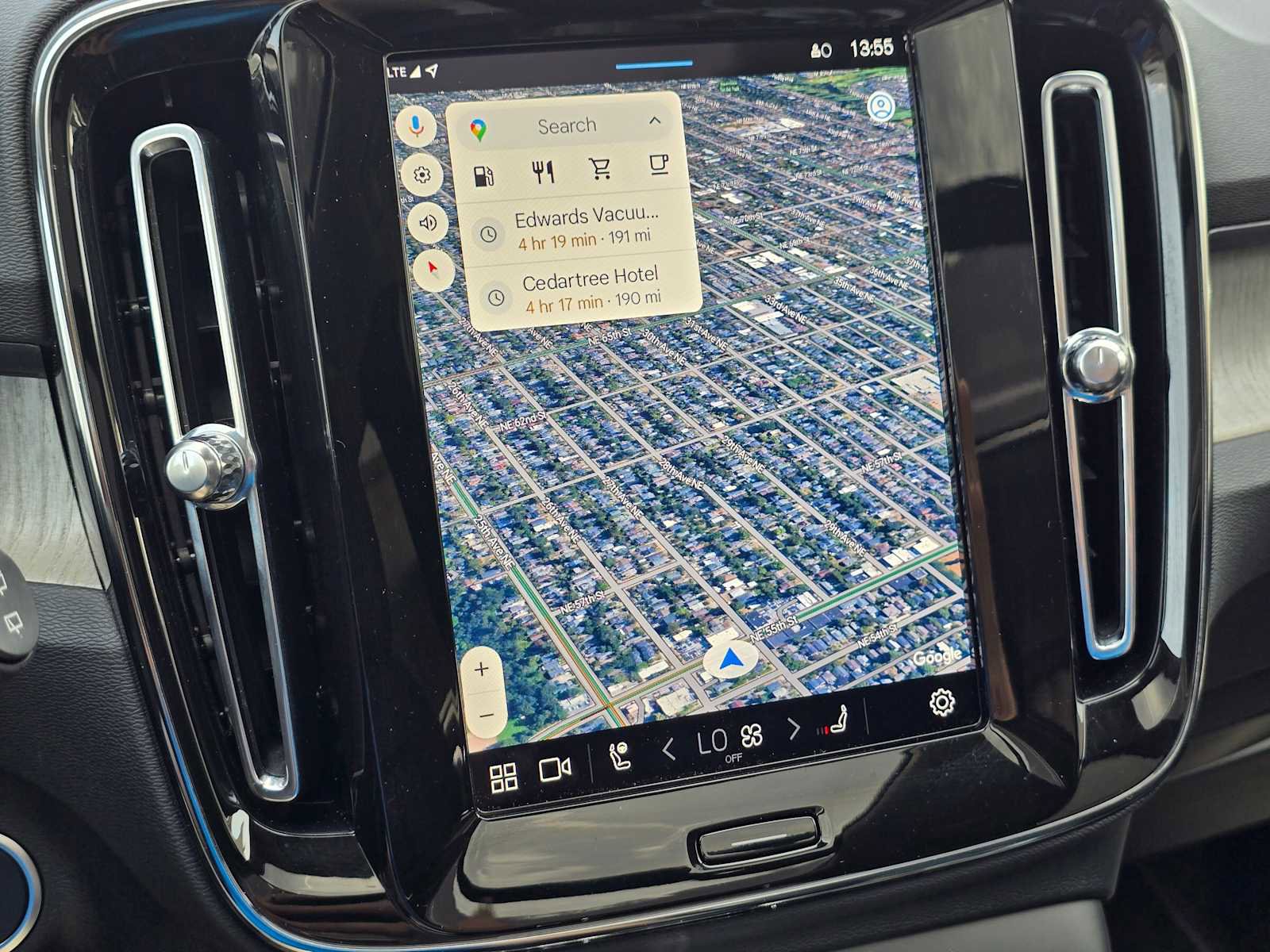 Certified 2024 Volvo XC40 B5 Plus image 26