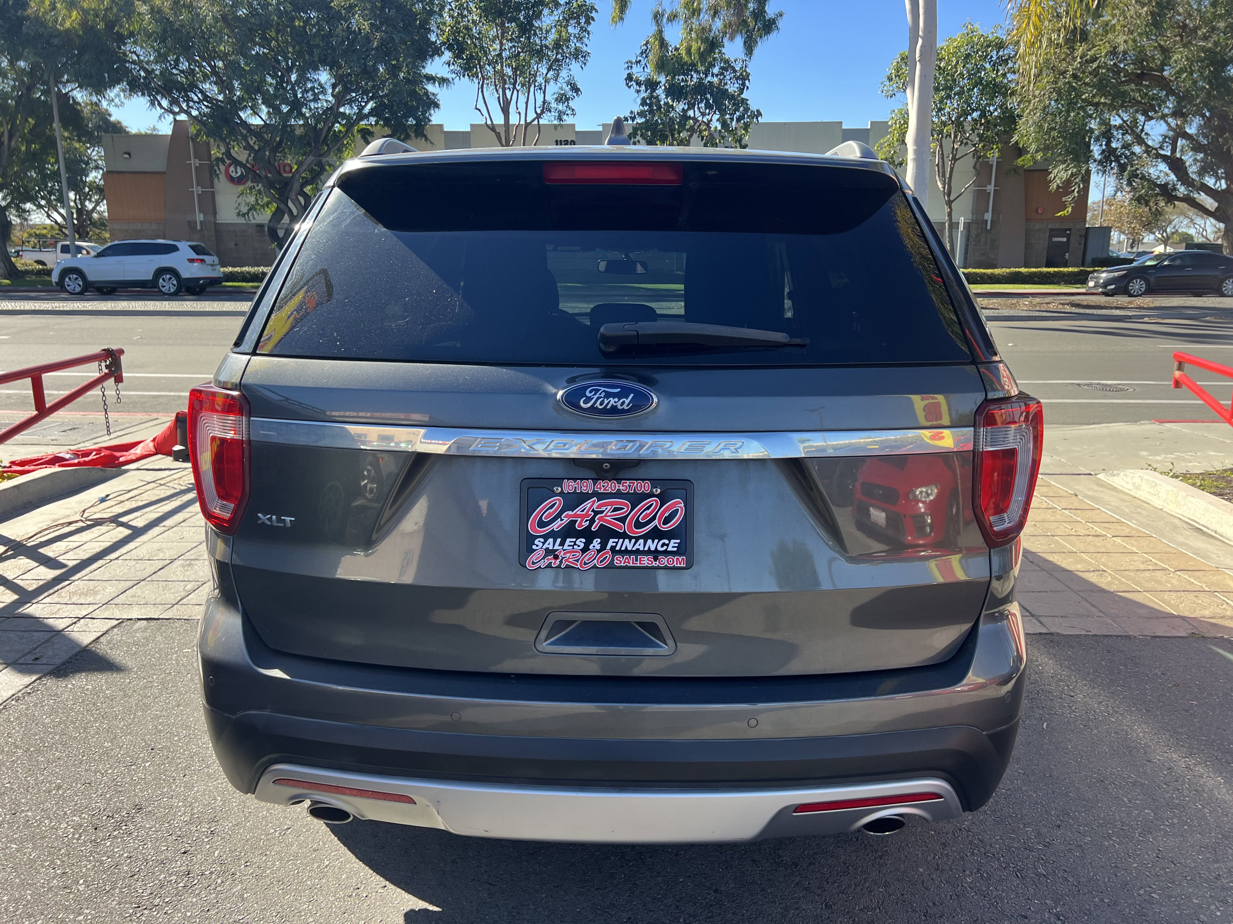 Used 2017 Ford Explorer XLT w/ Equipment Group 201A image 7