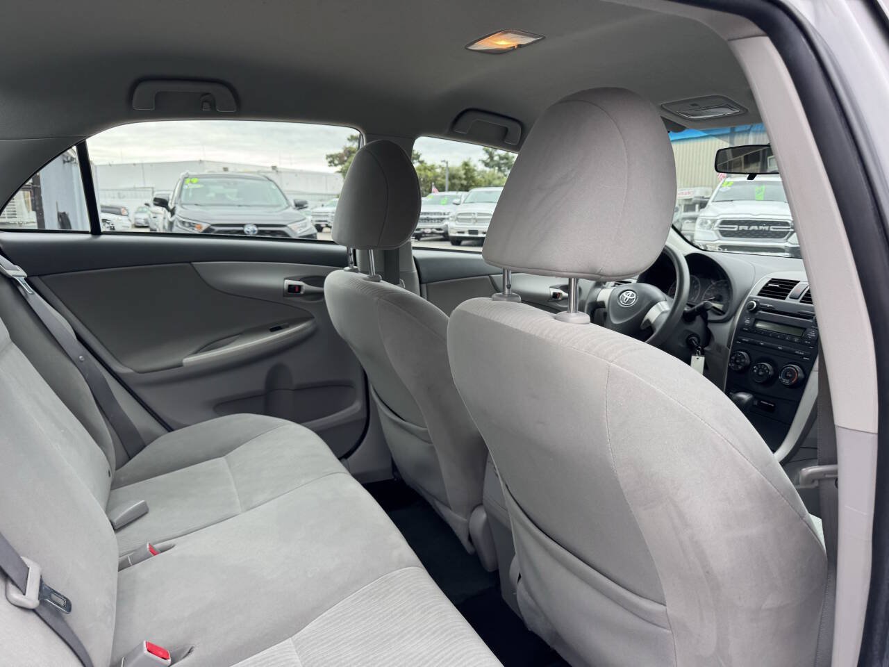 Used 2010 Toyota Corolla LE FWD image 29