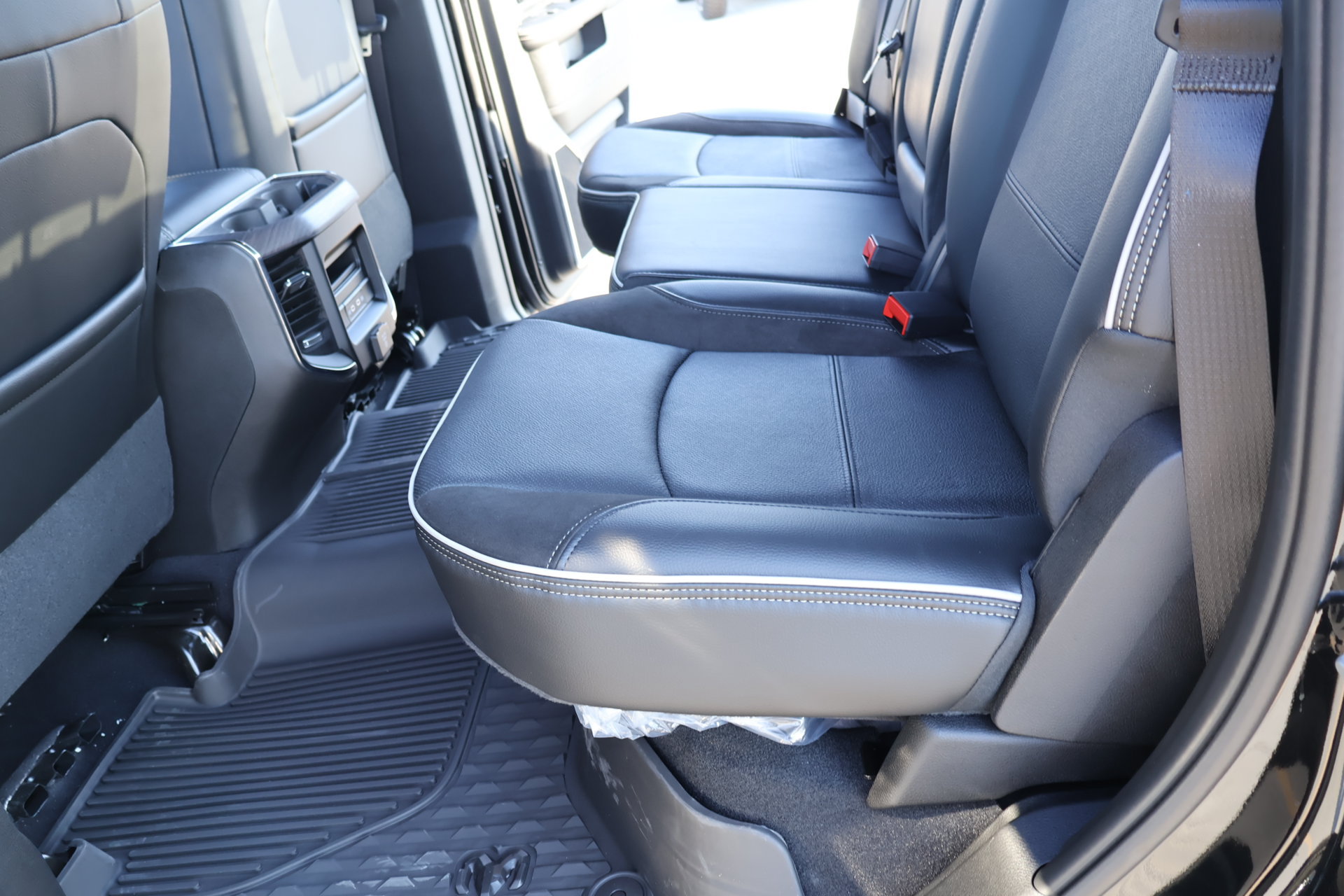 New 2027 RAM 3500 Laramie AWD/4WD image 13