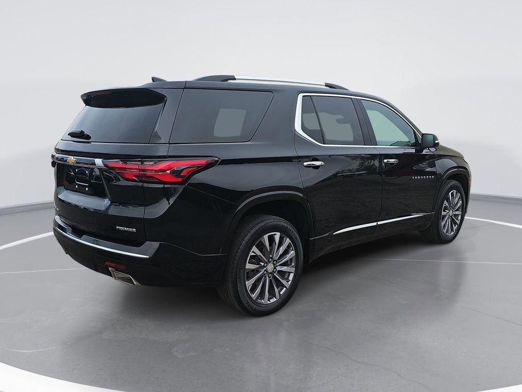 Used 2023 Chevrolet Traverse Premier AWD/4WD image 3