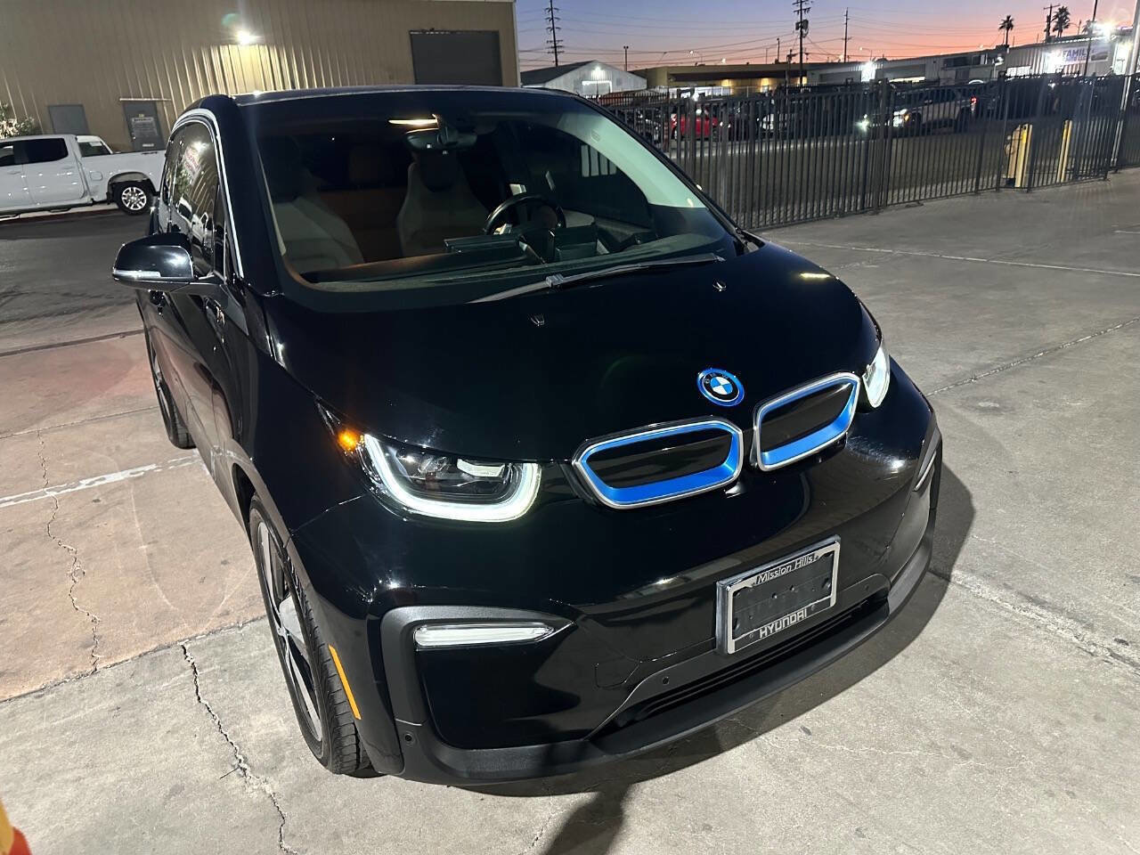 Used 2018 BMW i3 Base 4dr Hatchback RWD image 1