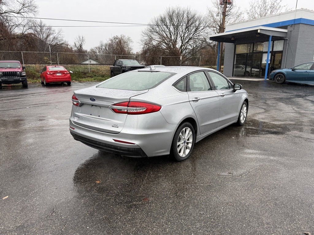 Used 2020 Ford Fusion SE image 9