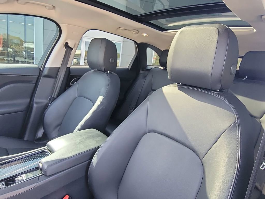 Used 2018 Jaguar F-PACE Premium image 26