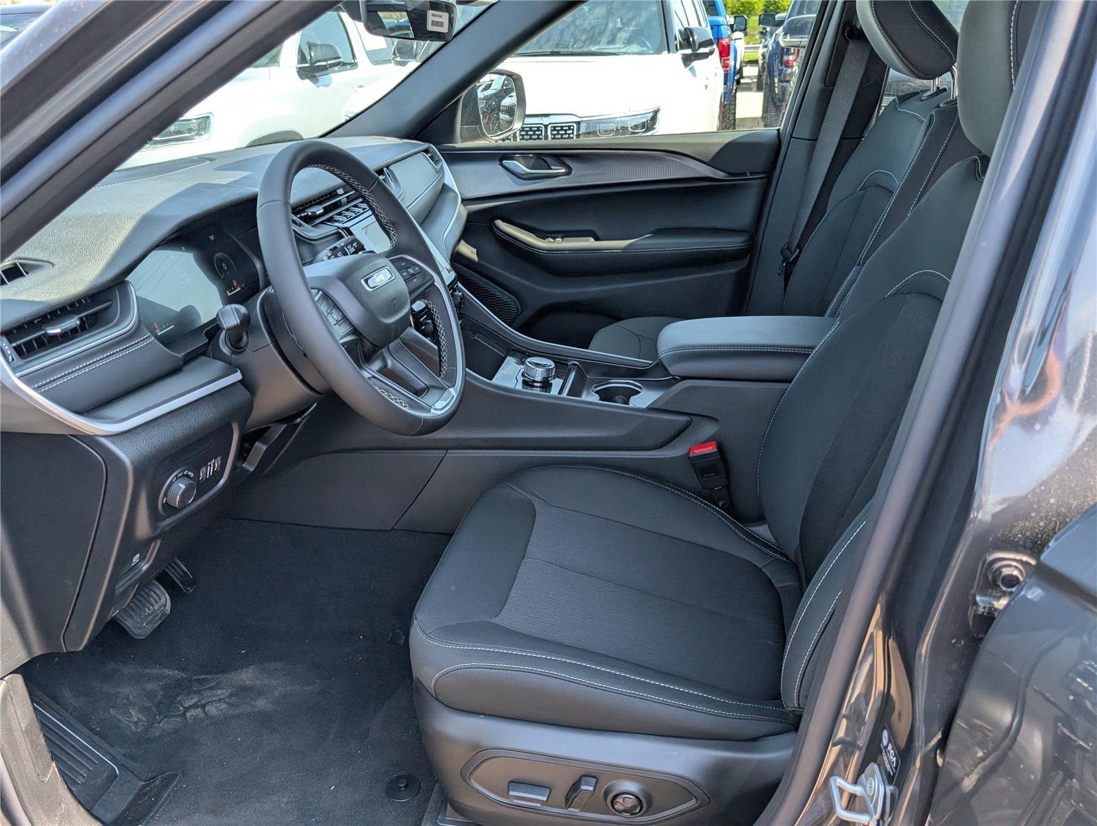 New 2026 Jeep Grand Cherokee Laredo AWD/4WD image 10