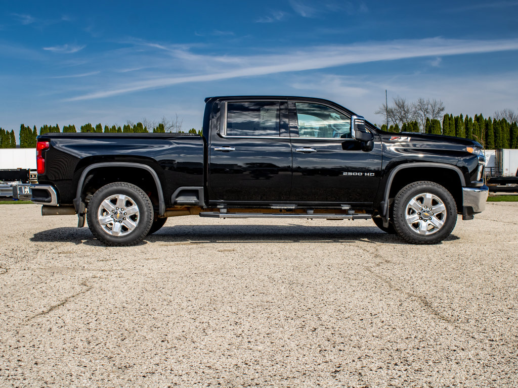 Used 2023 Chevrolet Silverado 2500 LTZ AWD/4WD image 2