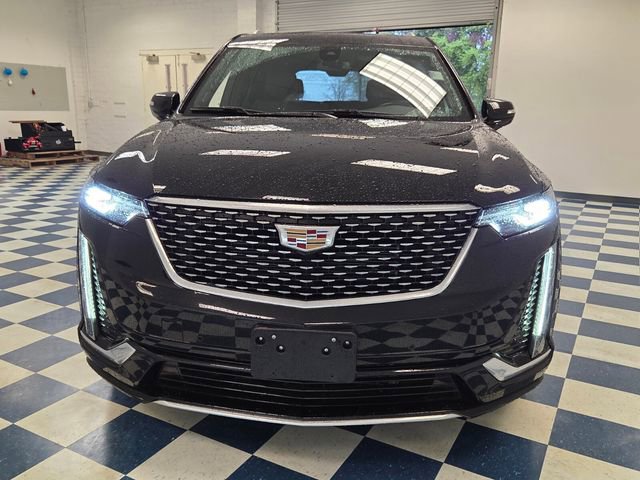 Used 2023 Cadillac XT6 Premium Luxury image 2