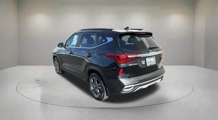 Used 2023 Kia Seltos S w/ Navigation Package FWD image 4