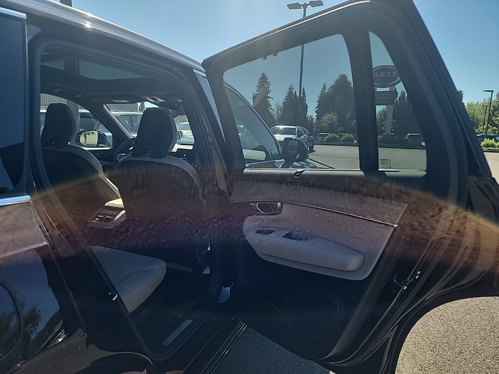 New 2026 Volvo XC90 T8 Ultra w/ Protection Package AWD/4WD image 17