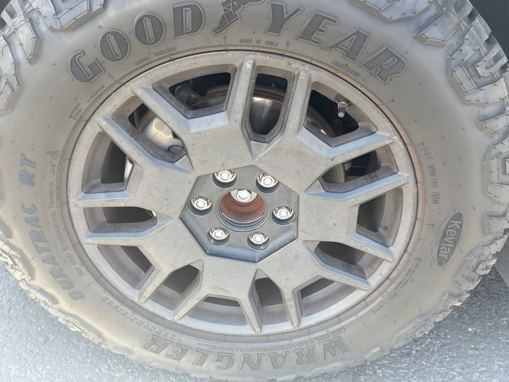 Used 2024 Tesla Cybertruck AWD Crew Cab image 20