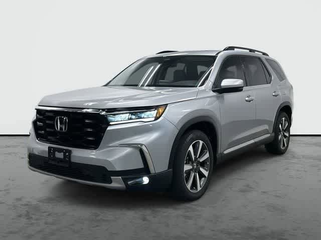 Used 2025 Honda Pilot Touring image 1