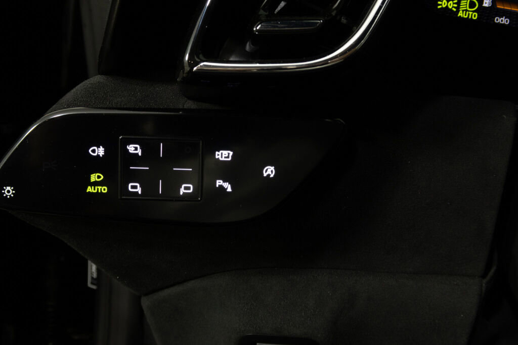 Used 2024 Ferrari Roma image 34