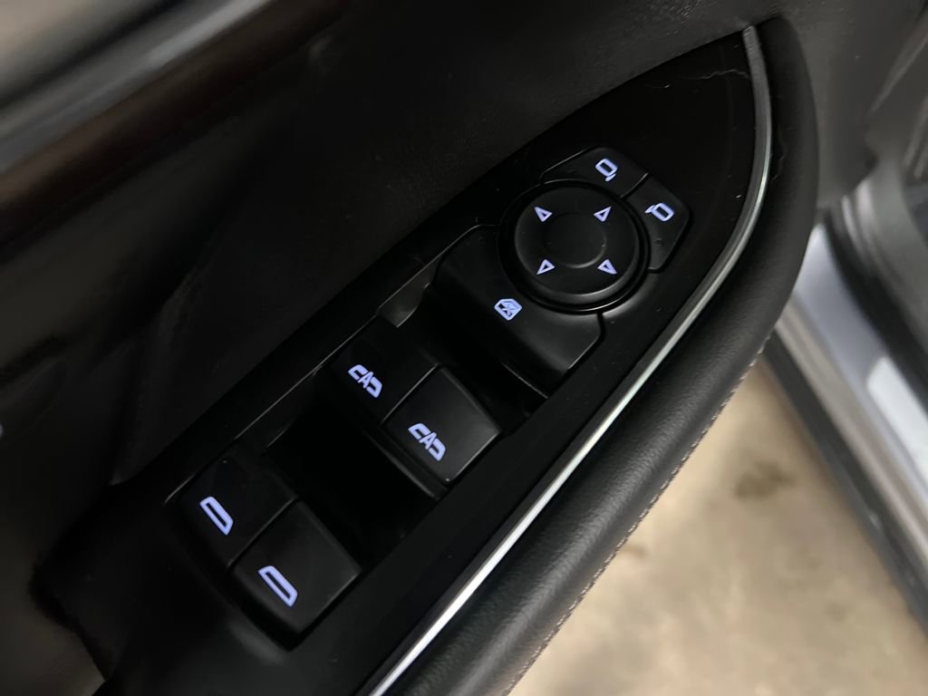 Certified 2021 Buick Envision Avenir w/ Technology Package II image 16