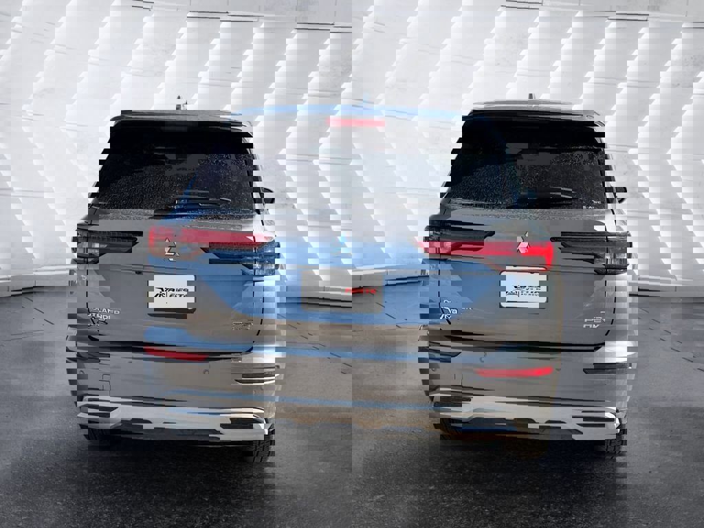 Used 2024 Mitsubishi Outlander SE image 5