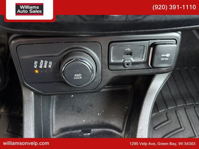 Used 2021 Jeep Renegade Latitude AWD/4WD image 19