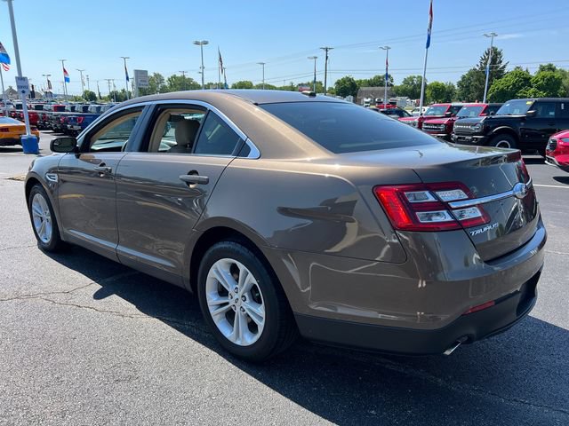 Used 2016 Ford Taurus SE FWD image 5