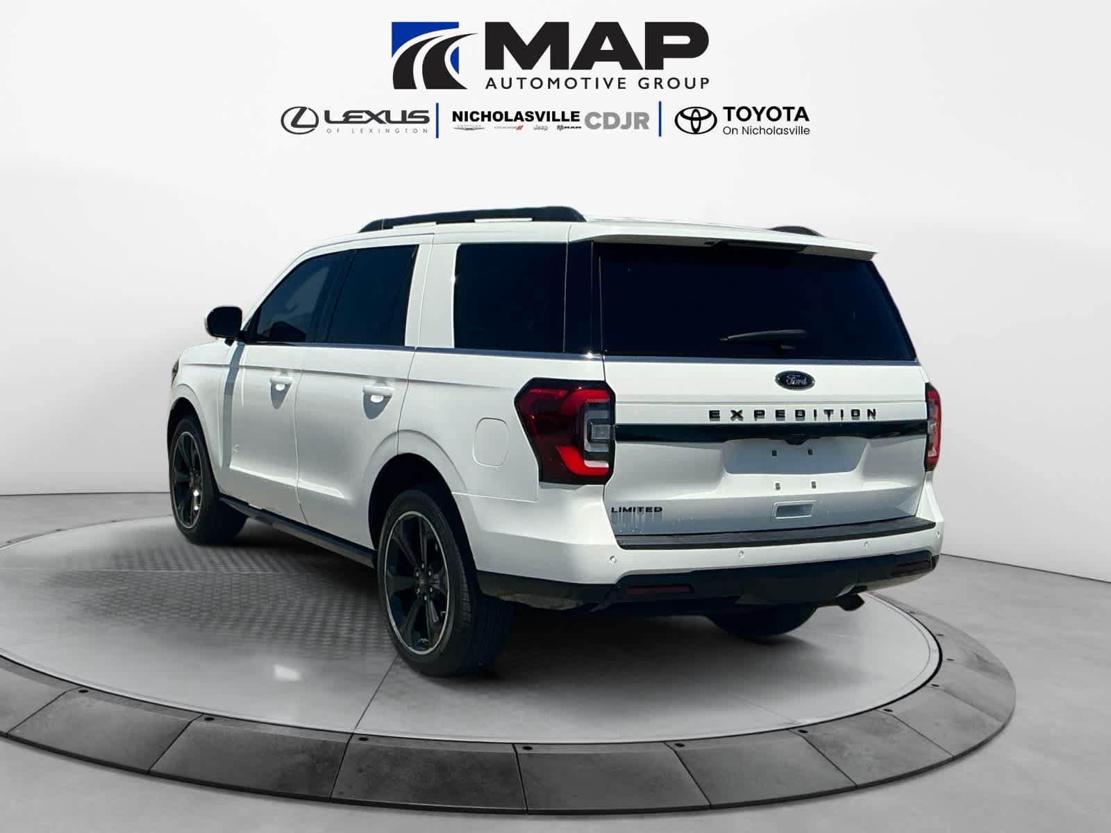 Used 2023 Ford Expedition Limited AWD/4WD image 3