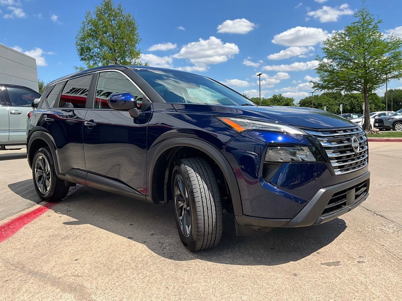 Used 2025 Nissan Rogue SV image 4