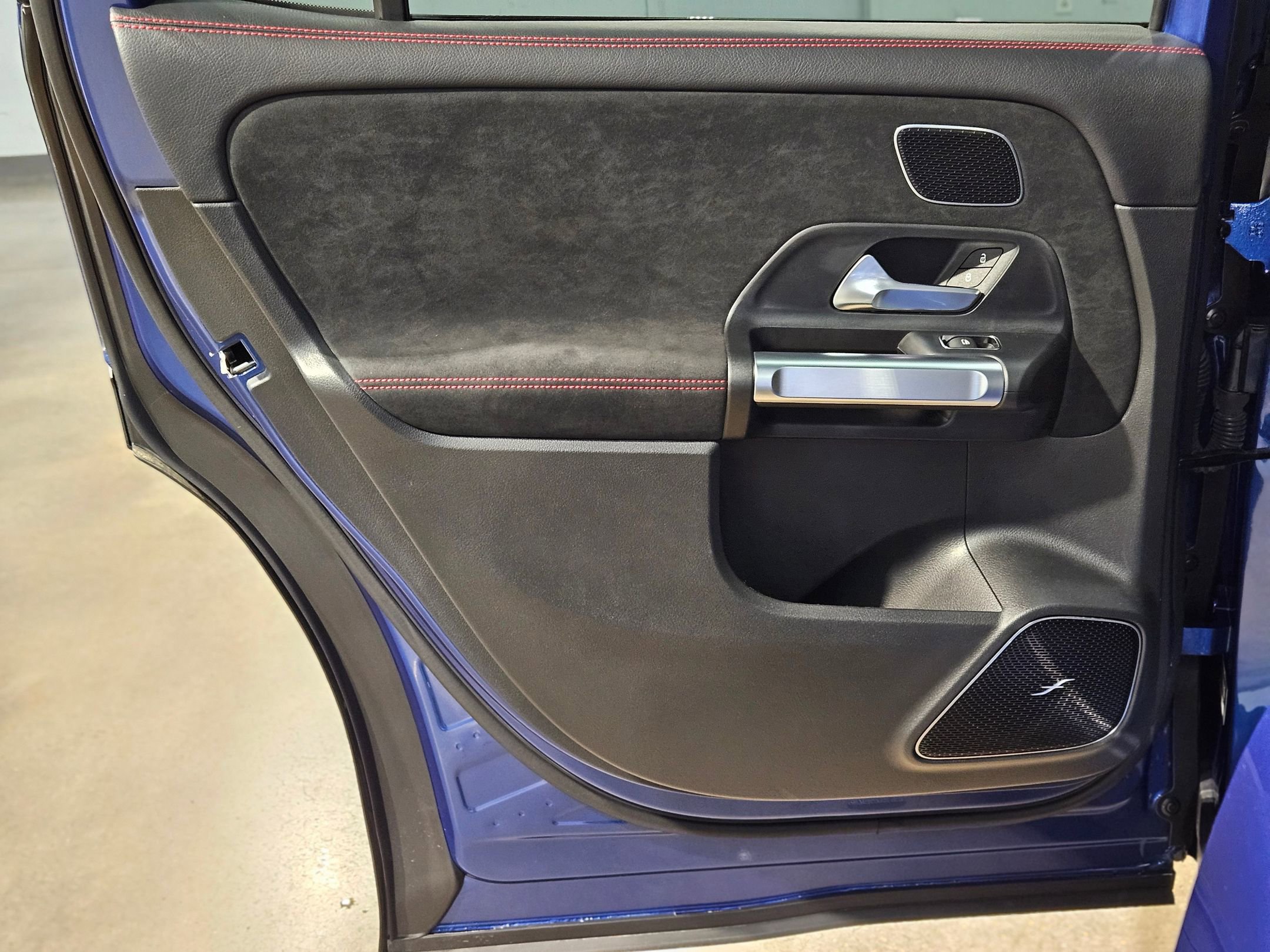 Used 2024 Mercedes-Benz GLB 250 image 35