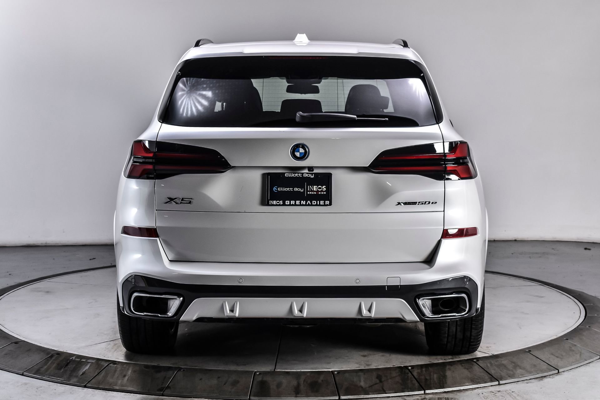Used 2024 BMW X5 xDrive50e w/ M Sport Package AWD/4WD image 5