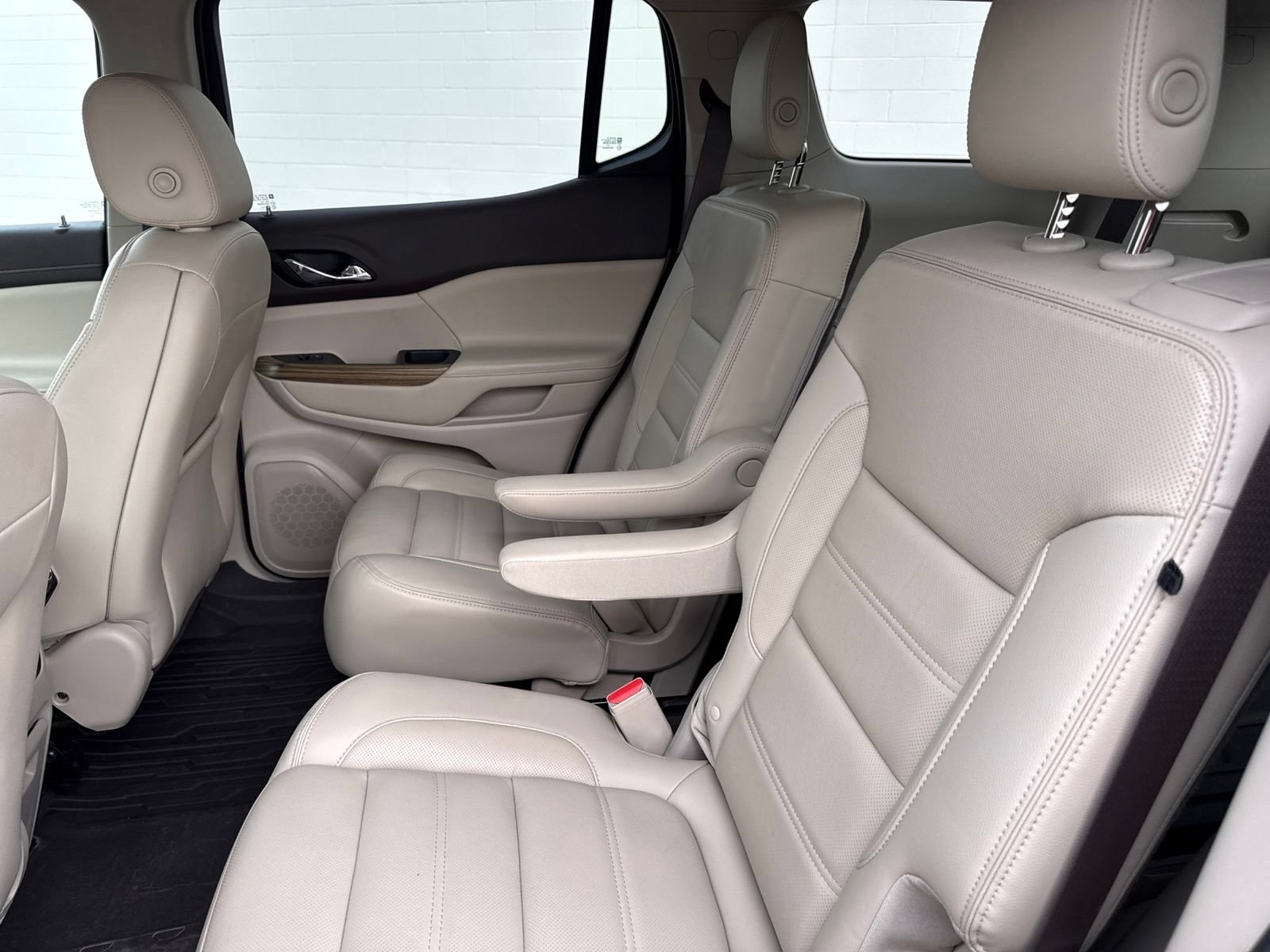 Used 2019 GMC Acadia Denali w/ Technology Package FWD image 14