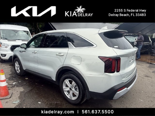Used 2026 Kia Sorento LX FWD image 8