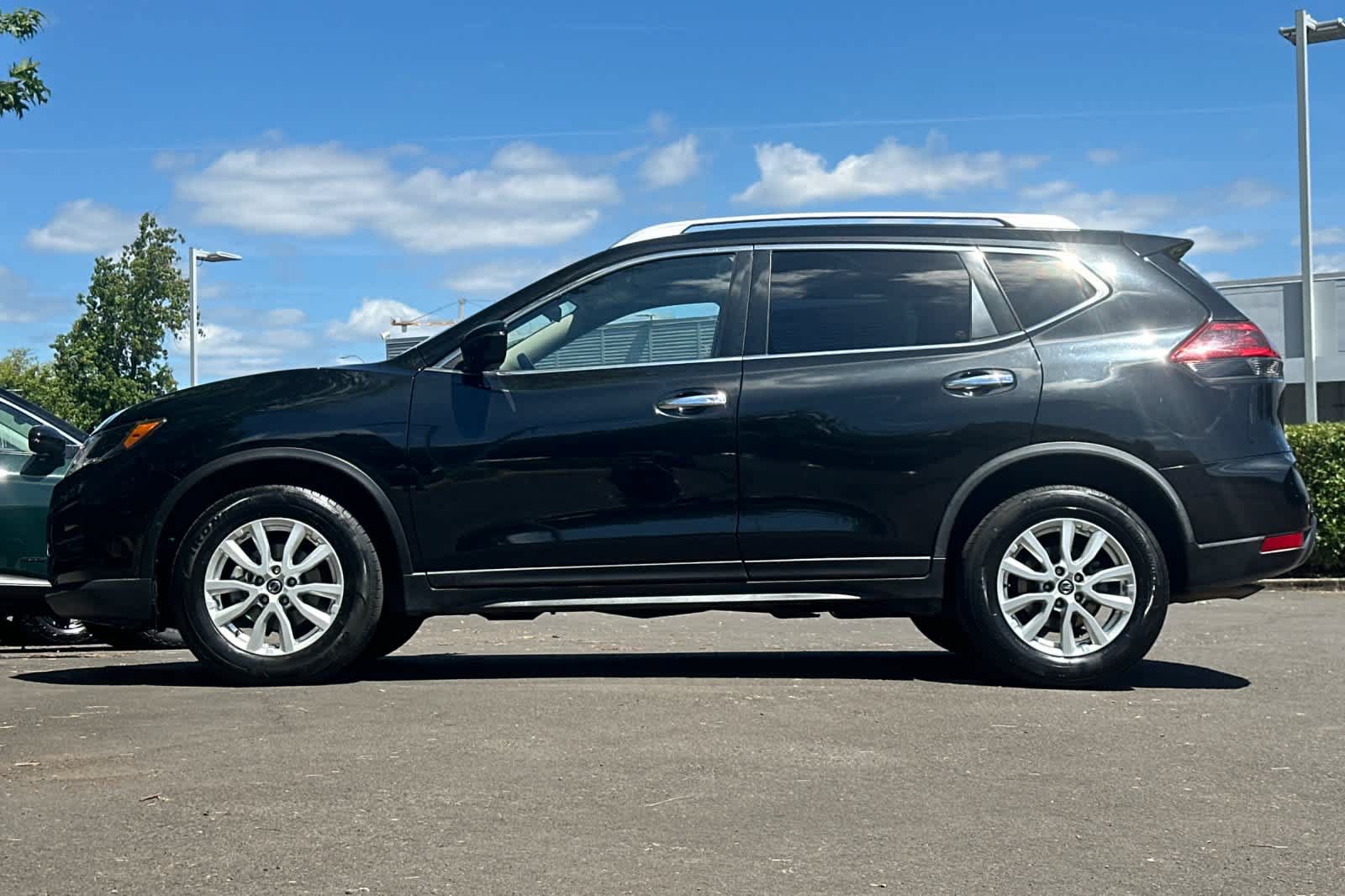 Used 2020 Nissan Rogue SV FWD image 5