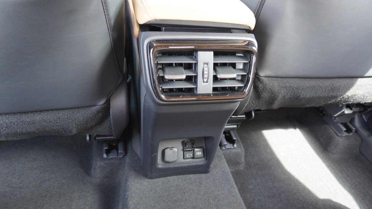 Used 2025 Lexus NX 250 FWD w/ Towing Package (2000 Lbs) image 32