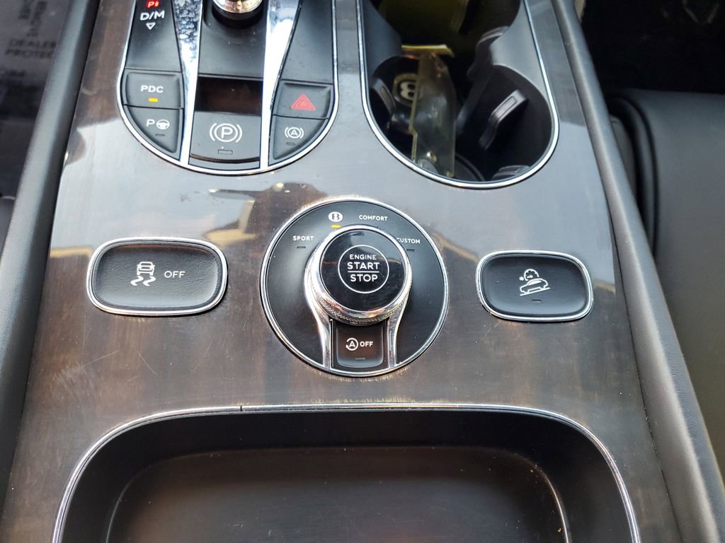 Used 2019 Bentley Bentayga image 34