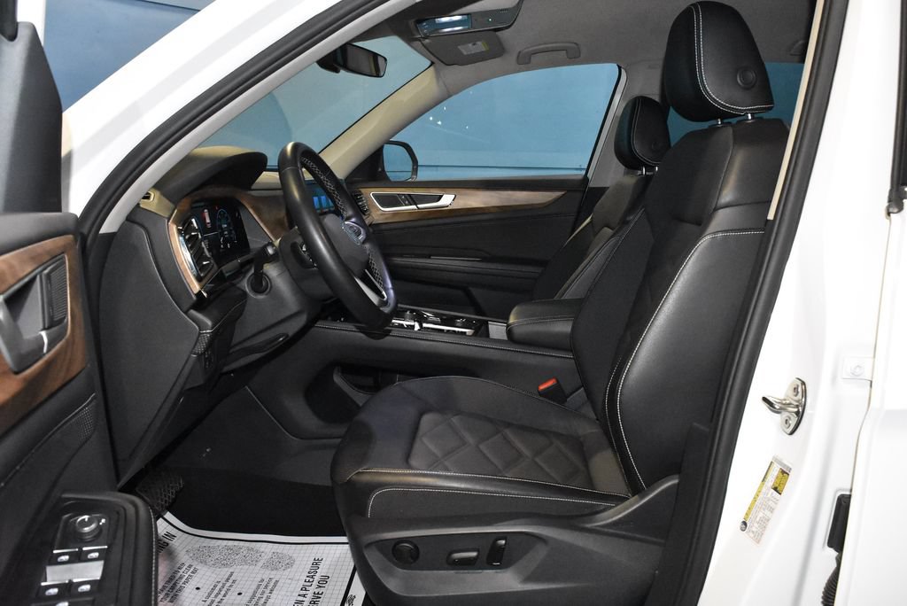 Used 2025 Volkswagen Atlas SE AWD/4WD image 7