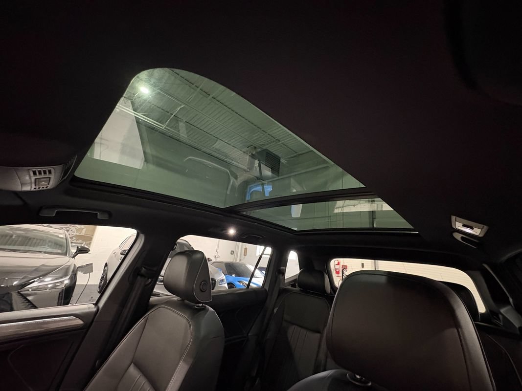 Used 2022 Volkswagen Tiguan SE R-Line AWD/4WD image 35