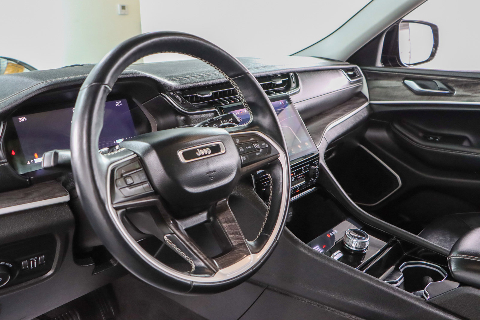 Used 2021 Jeep Grand Cherokee L Limited image 24