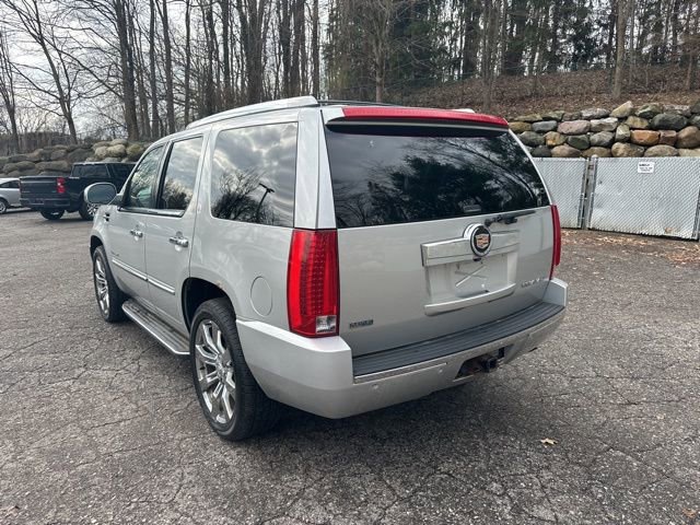 Used 2010 Cadillac Escalade Luxury AWD/4WD image 3